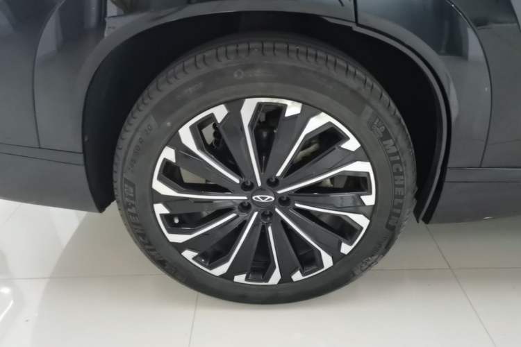 Used Chery Tiggo 9 2023 2.0T Dual-Clutch Two-Wheel Drive Prestige Version 5 Seats Right Rear Wheel Hub