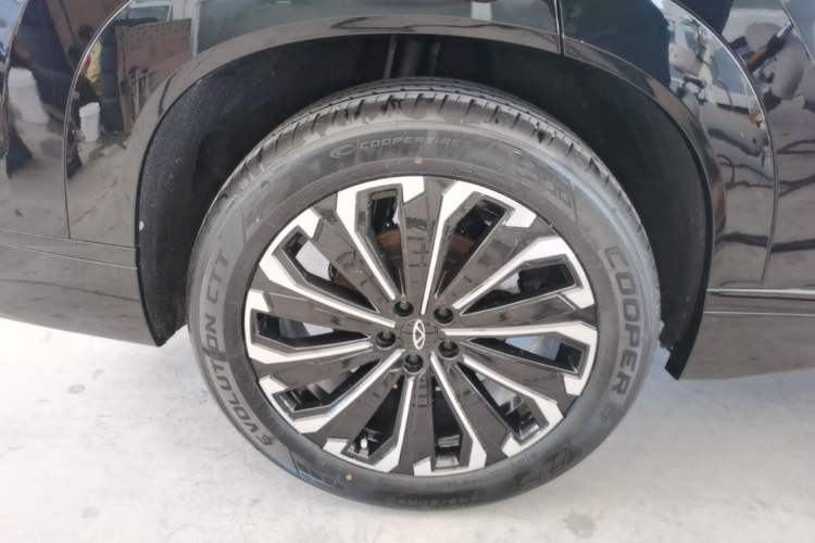 Used Chery Tiggo 9 2023 2.0T Dual-Clutch Two-Wheel Drive Luxury Edition 5 Seats Right Rear Wheel Hub