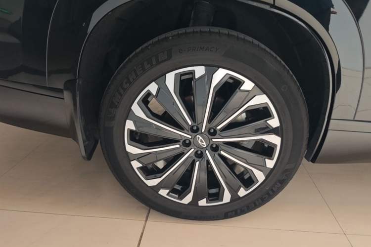 Used Chery Tiggo 9 2023 2.0T Dual-Clutch Two-Wheel Drive Prestige Version 7 Seats Right Rear Wheel Hub