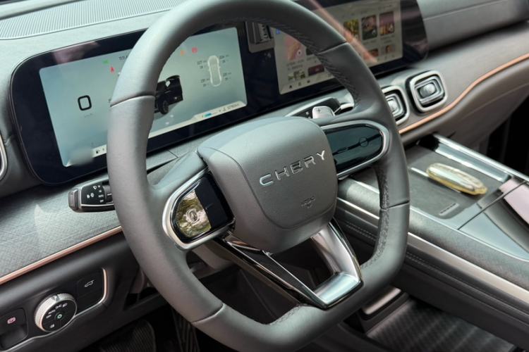 Used Chery Tiggo 9 2023 2.0T Dual-Clutch Two-Wheel Drive Luxury Edition 5 Seats Steering Wheel