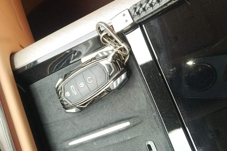 Used Chery Tiggo 9 2023 2.0T Dual-Clutch Two-Wheel Drive Luxury Edition 5 Seats Vehicle Key