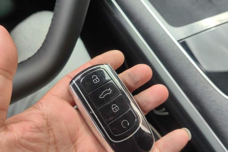 Used Chery Tiggo 9 2023 2.0T Dual-Clutch Two-Wheel Drive Leading Edition 5 Seats Vehicle Key