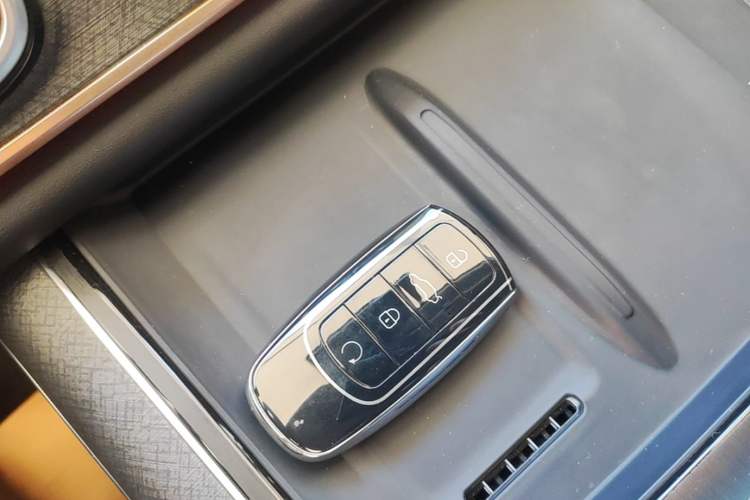Used Chery Tiggo 9 2023 2.0T Dual-Clutch Two-Wheel Drive Luxury Edition 5 Seats Vehicle Key