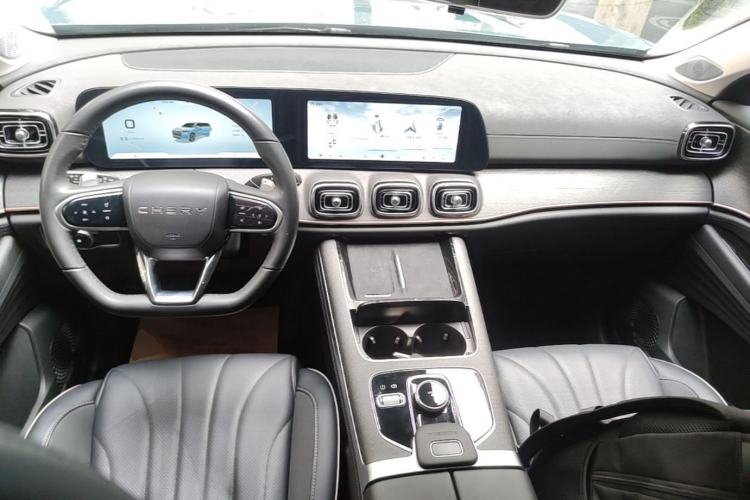 Used Chery Tiggo 9 2023 2.0T Dual-Clutch Two-Wheel Drive Luxury Edition 5 Seats Center Console