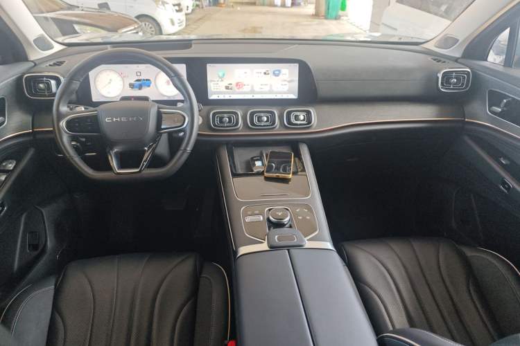 Used Chery Tiggo 9 2023 2.0T Dual-Clutch Two-Wheel Drive Prestige Version 5 Seats Center Console