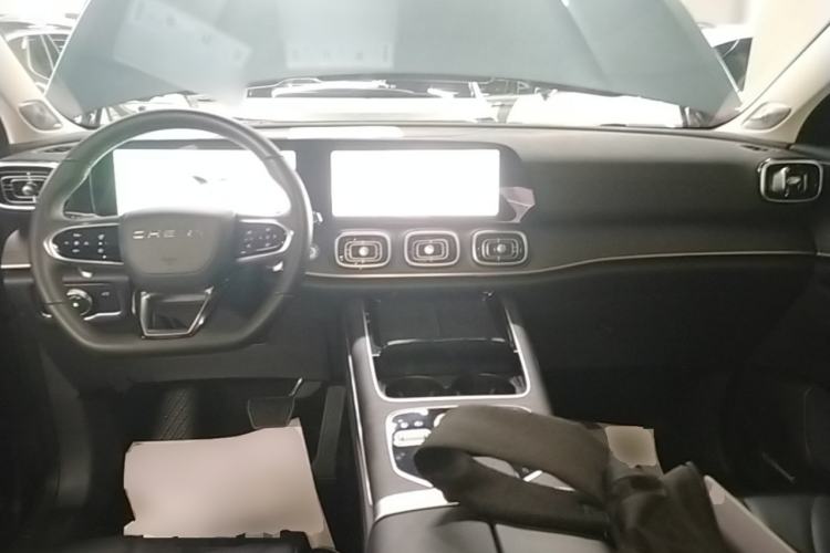 Used Chery Tiggo 9 2023 2.0T Dual-Clutch Two-Wheel Drive Leading Edition 5 Seats Center Console
