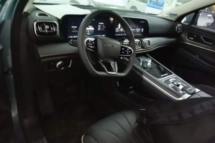 Used Chery Tiggo 9 2023 2.0T Dual-Clutch Two-Wheel Drive Luxury Edition 5 Seats Center Console