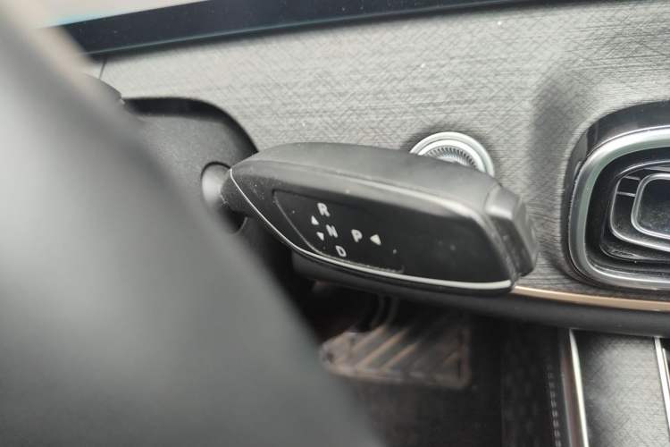 Used Chery Tiggo 9 2023 2.0T Automatic Two-Wheel Drive Prestige Edition 5 Seats Gear Lever