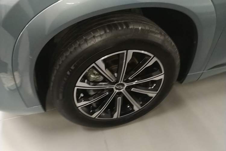 Used Chery Tiggo 9 2023 2.0T Dual-Clutch Two-Wheel Drive Leading Edition 5 Seats Left Front Wheel Hub