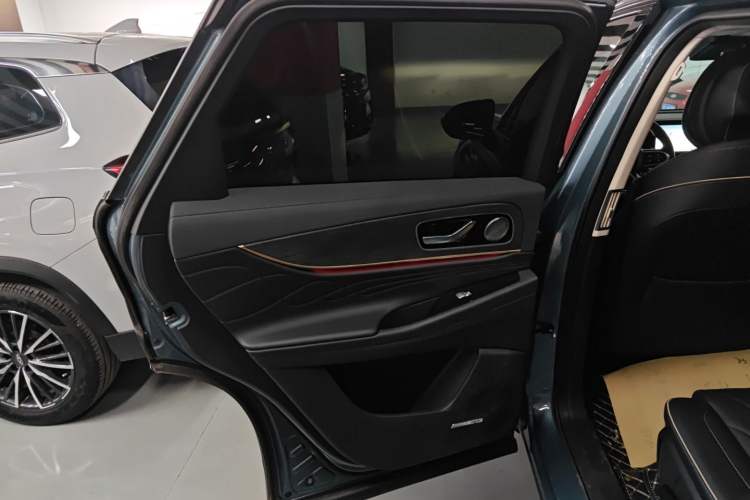 Used Chery Tiggo 9 2023 2.0T Dual-Clutch Two-Wheel Drive Luxury Edition 7 Seats Left Rear Door Interior