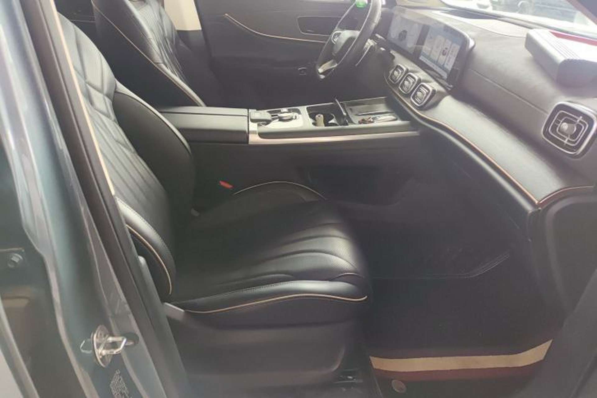 Used Chery Tiggo 9 2023 2.0T Dual-Clutch Two-Wheel Drive Prestige Version 5 Seats Right Front Seat