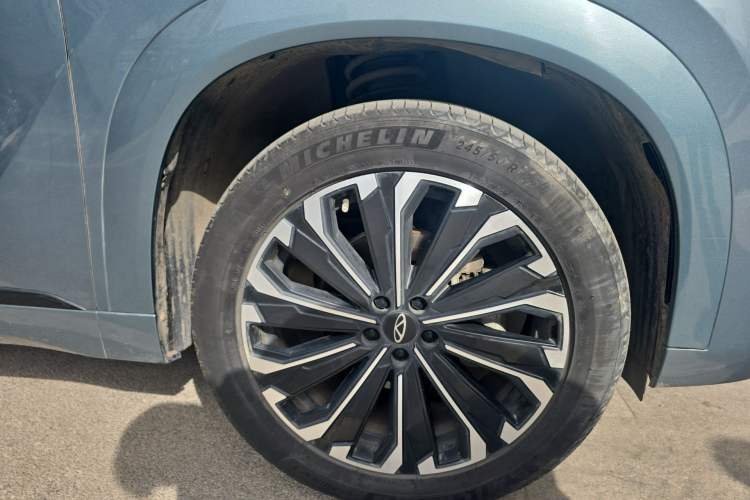 Used Chery Tiggo 9 2023 2.0T Dual-Clutch Two-Wheel Drive Prestige Version 5 Seats Right Front Wheel Hub