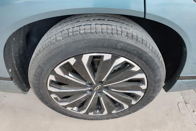 Used Chery Tiggo 9 2023 2.0T Automatic All-Wheel Drive Flagship Version 5 Seats Right Rear Wheel Hub
