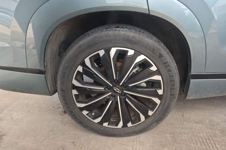 Used Chery Tiggo 9 2023 2.0T Dual-Clutch Two-Wheel Drive Prestige Version 5 Seats Right Rear Wheel Hub