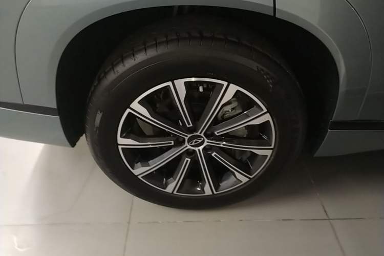 Used Chery Tiggo 9 2023 2.0T Dual-Clutch Two-Wheel Drive Leading Edition 5 Seats Right Rear Wheel Hub
