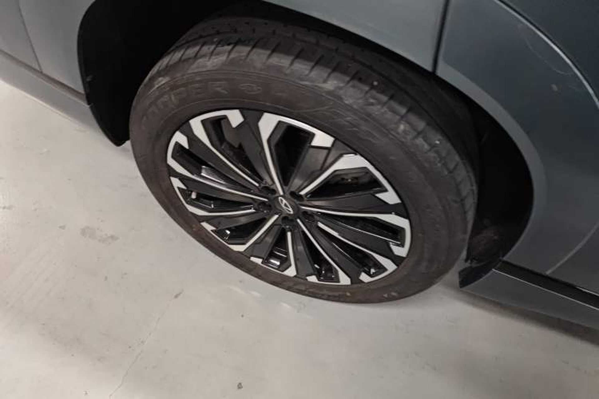 Used Chery Tiggo 9 2023 2.0T Dual-Clutch Two-Wheel Drive Luxury Edition 7 Seats Right Rear Wheel Hub