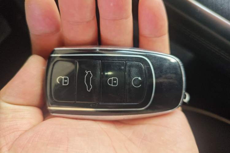 Used Chery Tiggo 9 2023 2.0T Dual-Clutch Two-Wheel Drive Prestige Version 5 Seats Vehicle Key