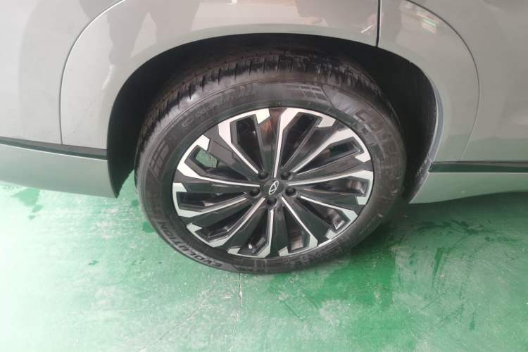 Used Chery Tiggo 9 2023 2.0T Dual-Clutch Two-Wheel Drive Luxury Edition 5 Seats Right Rear Wheel Hub