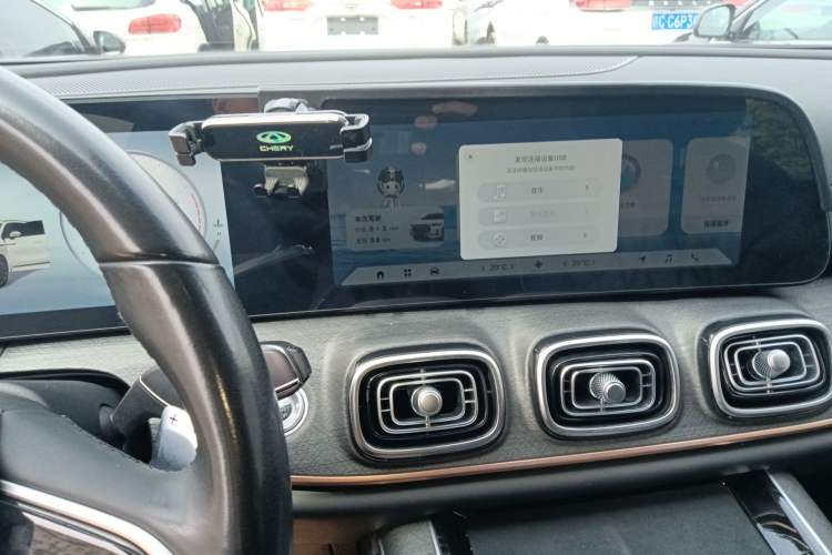 Used Chery Tiggo 9 2023 2.0T Dual-Clutch Two-Wheel Drive Leading Edition 5 Seats Audio And AC Panel