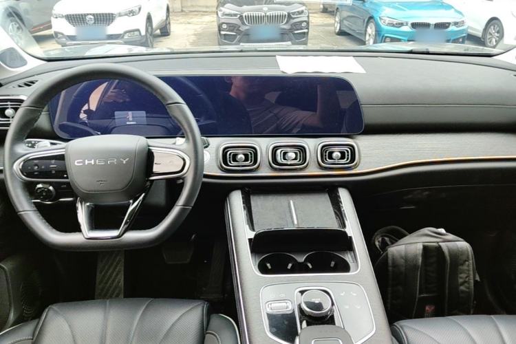 Used Chery Tiggo 9 2023 2.0T Dual-Clutch Two-Wheel Drive Luxury Edition 5 Seats Center Console