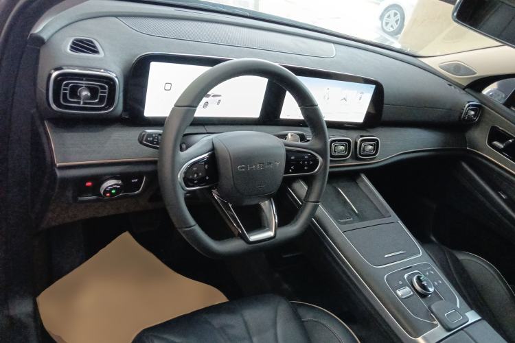 Used Chery Tiggo 9 2023 2.0T Dual-Clutch Two-Wheel Drive Luxury Edition 5 Seats Center Console