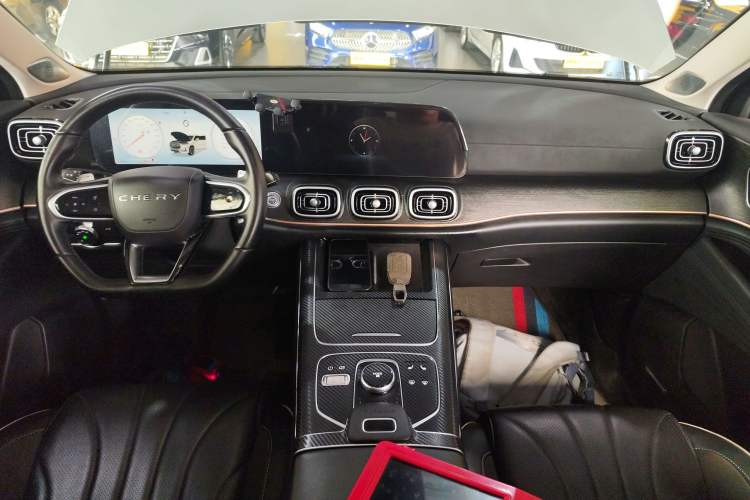 Used Chery Tiggo 9 2023 2.0T Dual-Clutch Two-Wheel Drive Luxury Edition 5 Seats Center Console