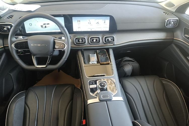 Used Chery Tiggo 9 2023 2.0T Dual-Clutch Two-Wheel Drive Luxury Edition 5 Seats Center Console