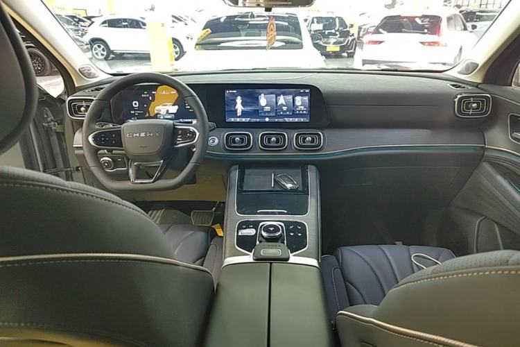 Used Chery Tiggo 9 2023 2.0T Dual-Clutch Two-Wheel Drive Luxury Edition 5 Seats Center Console