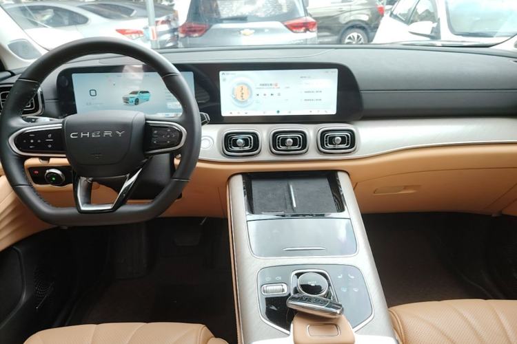 Used Chery Tiggo 9 2023 2.0T Dual-Clutch Two-Wheel Drive Luxury Edition 5 Seats Center Console