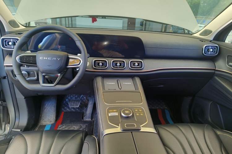 Used Chery Tiggo 9 2023 2.0T Dual-Clutch Two-Wheel Drive Luxury Edition 5 Seats Center Console