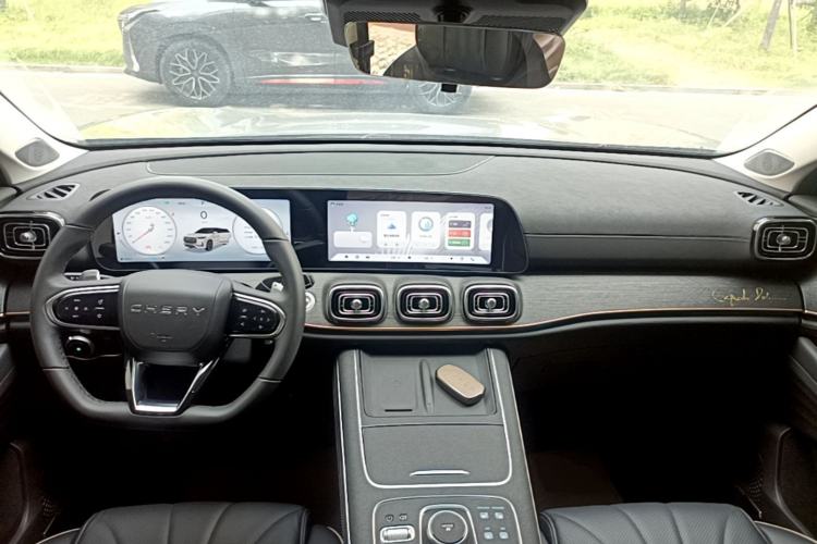 Used Chery Tiggo 9 2023 2.0T Dual-Clutch Two-Wheel Drive Luxury Edition 5 Seats Center Console