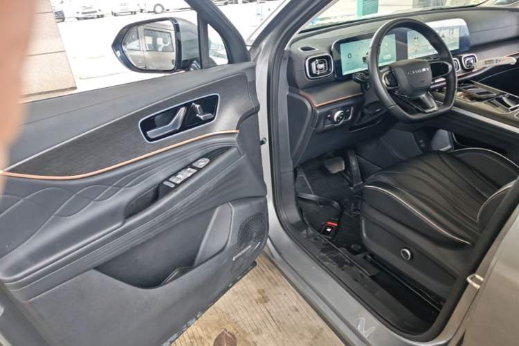 Used Chery Tiggo 9 2023 2.0T Dual-Clutch Two-Wheel Drive Luxury Edition 5 Seats Driver Seat