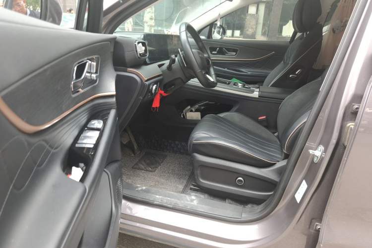 Used Chery Tiggo 9 2023 2.0T Dual-Clutch Two-Wheel Drive Luxury Edition 5 Seats Driver Seat