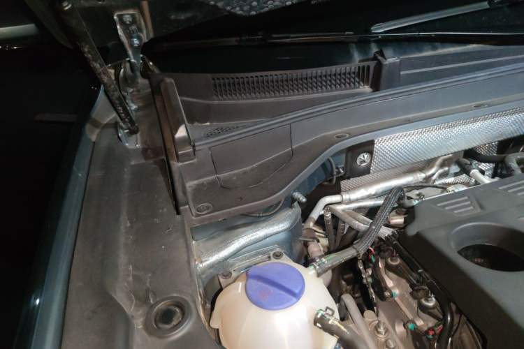 Used Chery Tiggo 9 2023 2.0T Dual-Clutch Two-Wheel Drive Leading Edition 5 Seats Engine Bay Right
