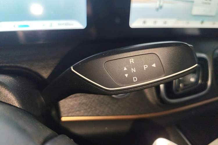 Used Chery Tiggo 9 2023 2.0T Dual-Clutch Two-Wheel Drive Leading Edition 5 Seats Gear Lever