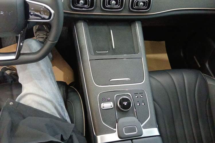 Used Chery Tiggo 9 2023 2.0T Dual-Clutch Two-Wheel Drive Luxury Edition 5 Seats Gear Lever