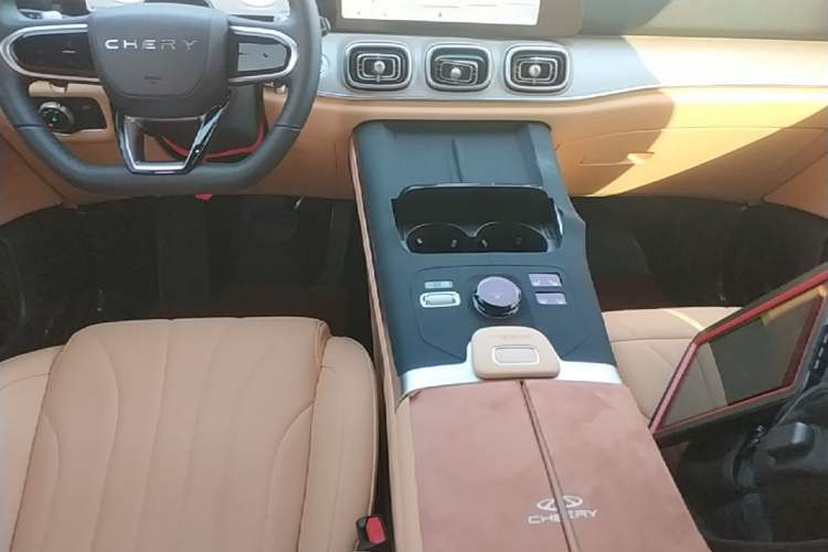 Used Chery Tiggo 9 2023 2.0T Automatic All-Wheel Drive Flagship Version 5 Seats Gear Lever