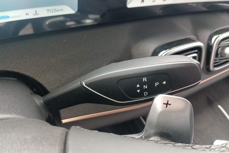 Used Chery Tiggo 9 2023 2.0T Automatic Two-Wheel Drive Luxury Edition 5 Seats Gear Lever