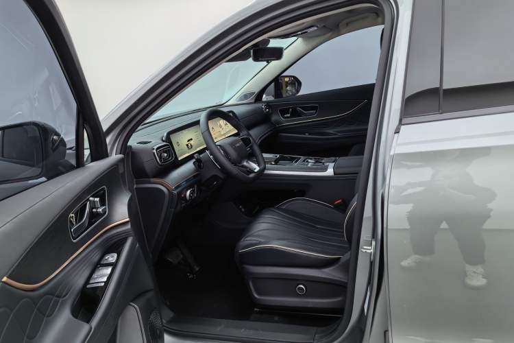 Used Chery Tiggo 9 2023 2.0T Dual-Clutch Two-Wheel Drive Luxury Edition 5 Seats Interior 4