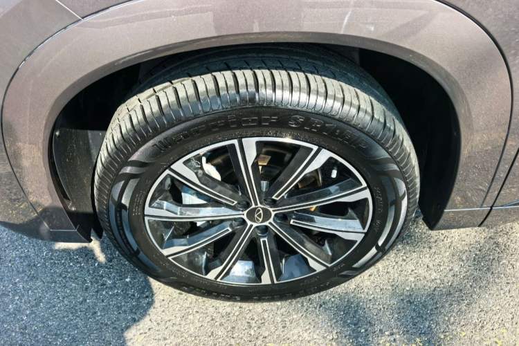 Used Chery Tiggo 9 2023 2.0T Dual-Clutch Two-Wheel Drive Leading Edition 5 Seats Left Front Wheel Hub