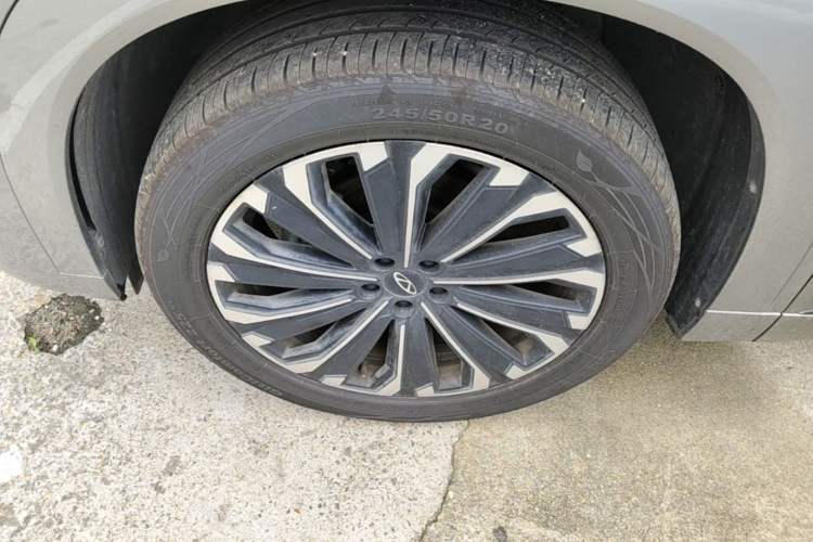 Used Chery Tiggo 9 2023 2.0T Dual-Clutch Two-Wheel Drive Luxury Edition 5 Seats Left Front Wheel Hub