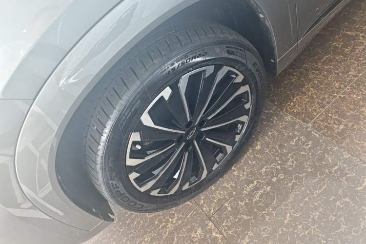 Used Chery Tiggo 9 2023 2.0T Dual-Clutch Two-Wheel Drive Luxury Edition 5 Seats Left Front Wheel Hub