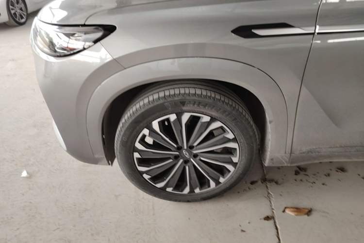 Used Chery Tiggo 9 2023 2.0T Dual-Clutch Two-Wheel Drive Prestige Version 5 Seats Left Front Wheel Hub