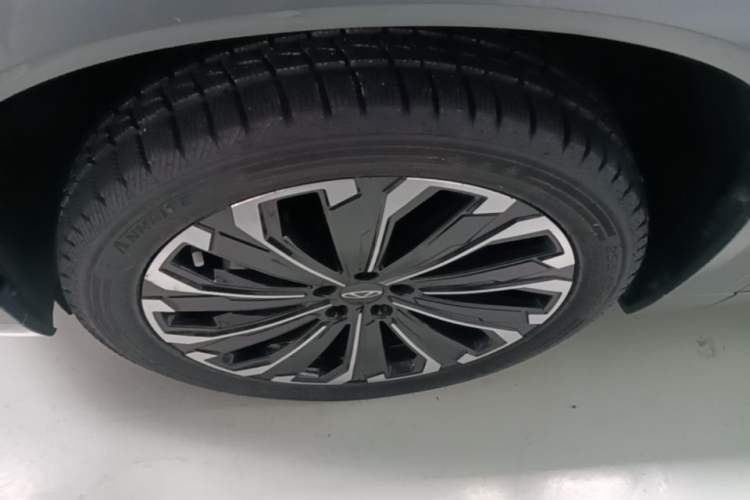 Used Chery Tiggo 9 2023 2.0T Dual-Clutch Two-Wheel Drive Luxury Edition 5 Seats Left Front Wheel Hub