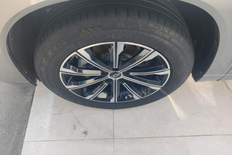 Used Chery Tiggo 9 2023 2.0T Dual-Clutch Two-Wheel Drive Leading Edition 5 Seats Left Front Wheel Hub