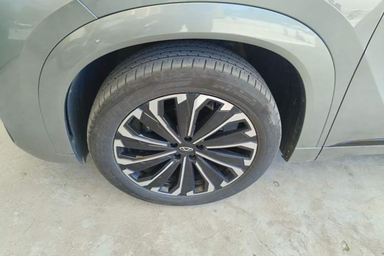 Used Chery Tiggo 9 2023 2.0T Dual-Clutch Two-Wheel Drive Luxury Edition 5 Seats Left Front Wheel Hub