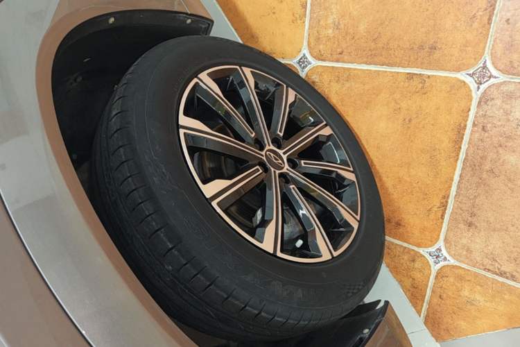 Used Chery Tiggo 9 2023 2.0T Dual-Clutch Two-Wheel Drive Leading Edition 5 Seats Left Front Wheel Hub