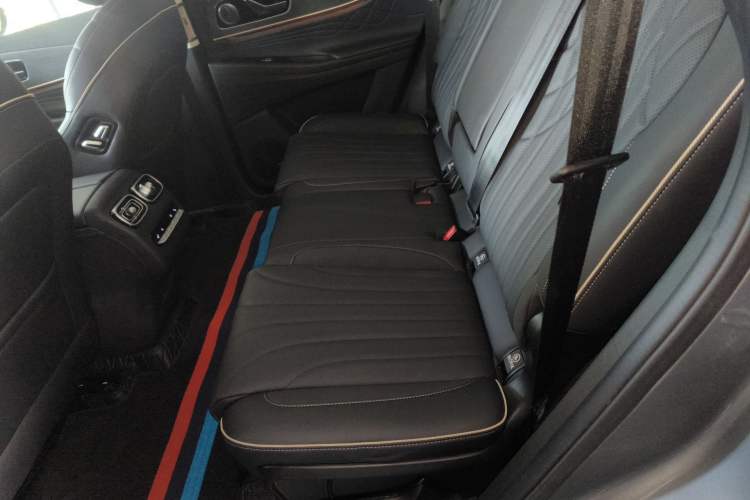 Used Chery Tiggo 9 2023 2.0T Dual-Clutch Two-Wheel Drive Luxury Edition 7 Seats Left Rear Seat