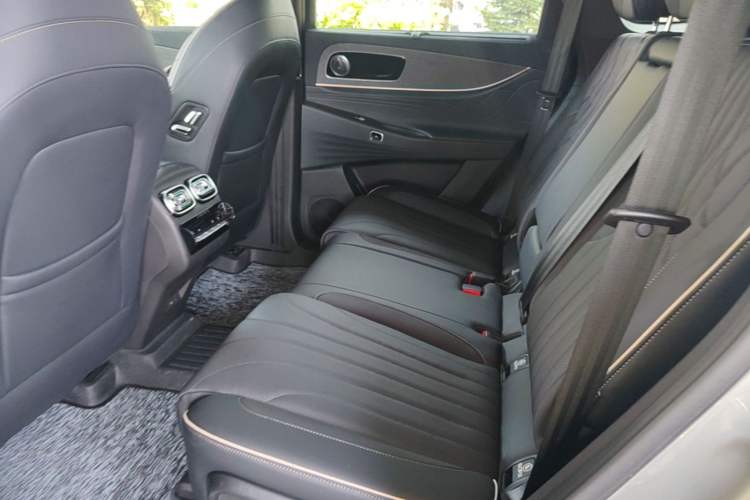 Used Chery Tiggo 9 2023 2.0T Automatic All-Wheel Drive Flagship Version 5 Seats Left Rear Seat