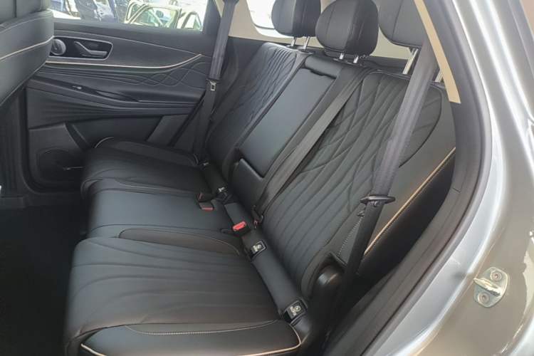 Used Chery Tiggo 9 2023 2.0T Dual-Clutch Two-Wheel Drive Luxury Edition 5 Seats Left Rear Seat